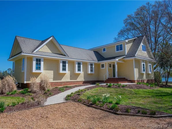 8261 White Hall Landing Ln, Gloucester, VA 23061