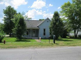 101 Winkler St, Crossville, IL 62827
