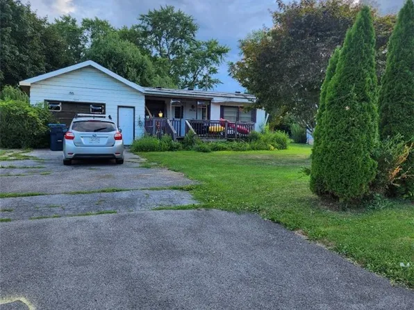 7456 State Route 31, Lyons, NY 14489