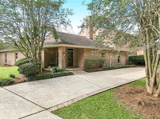 8 Doescher Dr, Harahan, LA 70123