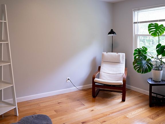 4th image of 62 Roberts Dr #62