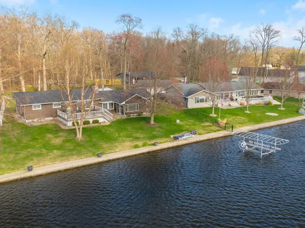 70032 Oak Leaf Dr, Edwardsburg, MI 49112