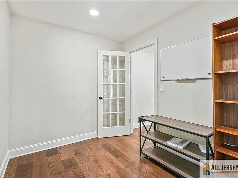 16 Phyllis Pl — Photo 17