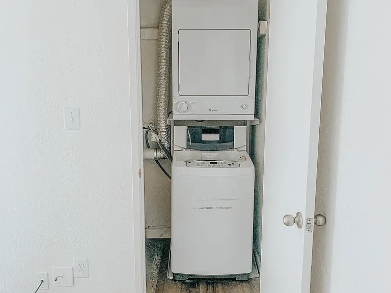 Amberwood Apartments — Photo 10