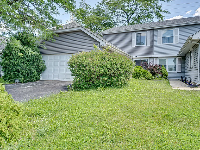 1320 Andover Dr — Photo 2