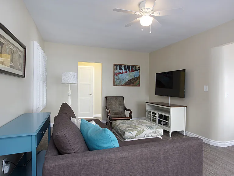 717 Whiting Ct — Photo 8