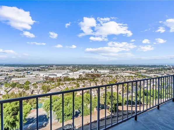 2700 E Panorama Dr APT 402, Signal Hill, CA 90755