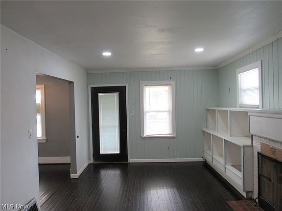 2nd image of 700 Glendora Ave