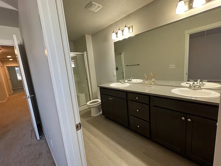 Four Seasons Crossing 11001-11037 — Photo 12