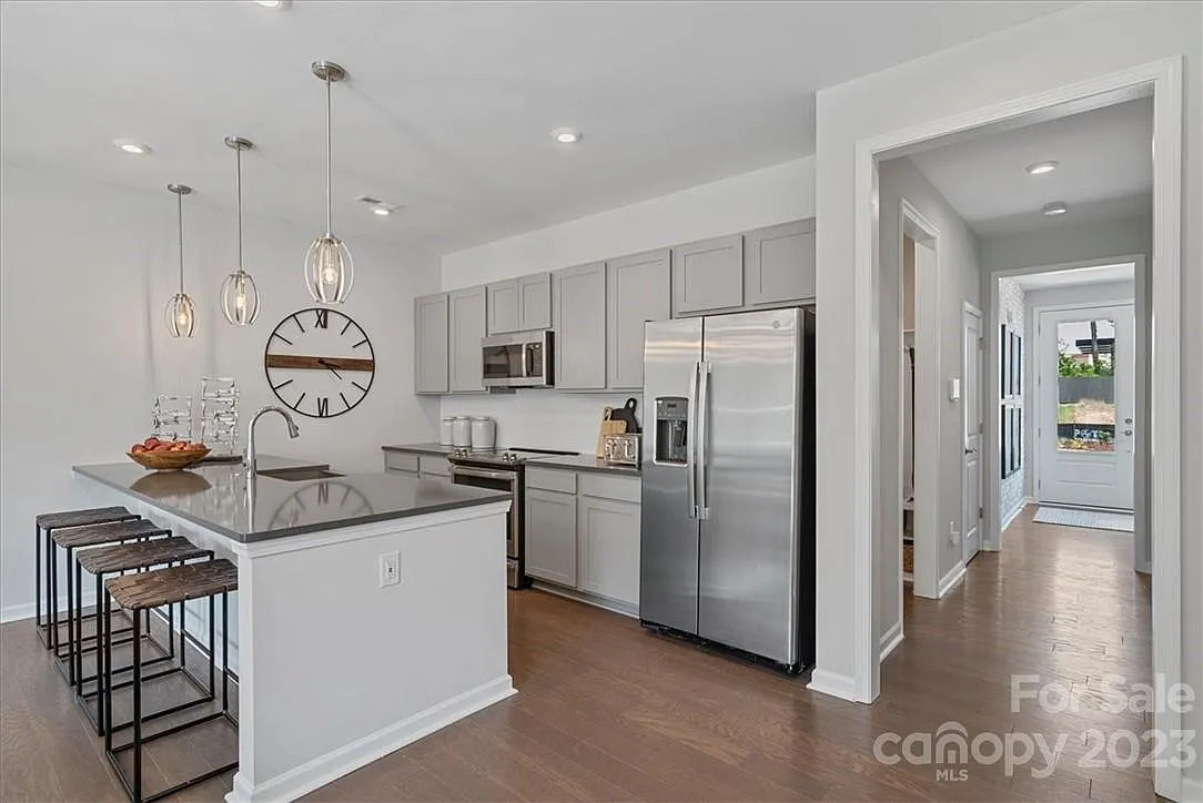 2 bed, 2.5 bath, 1512 sqft, $2,295 — Photo 2