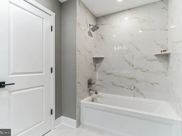 2710 Latona St — Photo 12