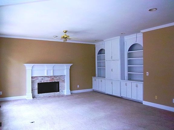Great Room w/ Built-Ins