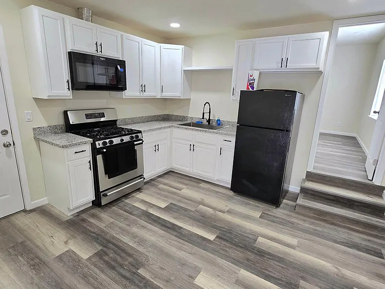1541 Cedar Ave — Photo 2