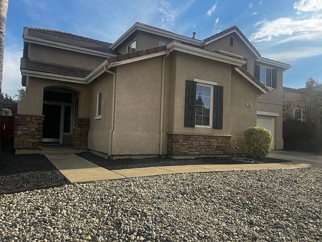 Low maintance frontyard