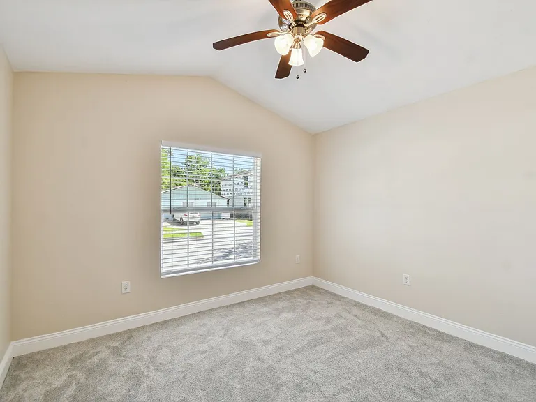 2321 W Beach St — Photo 23