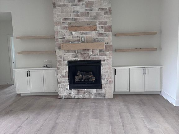 4th image of 328 Wolverine Way