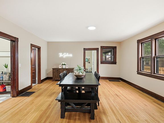 4th image of 1009 2nd St NW