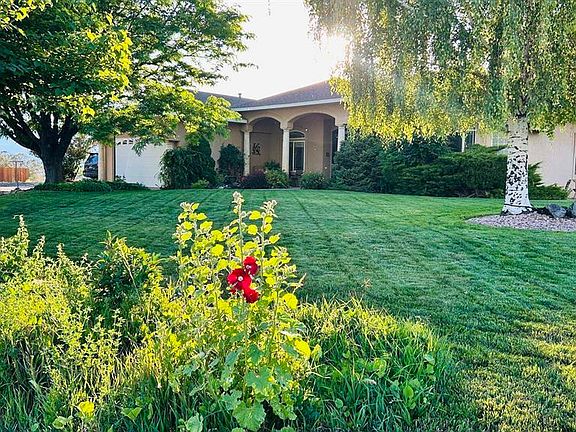 3rd image of 16609 Columbine Lane