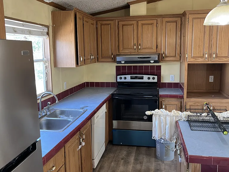 409 E Main St — Photo 6