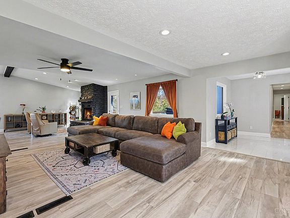 4th image of 6594 Springdale Rd