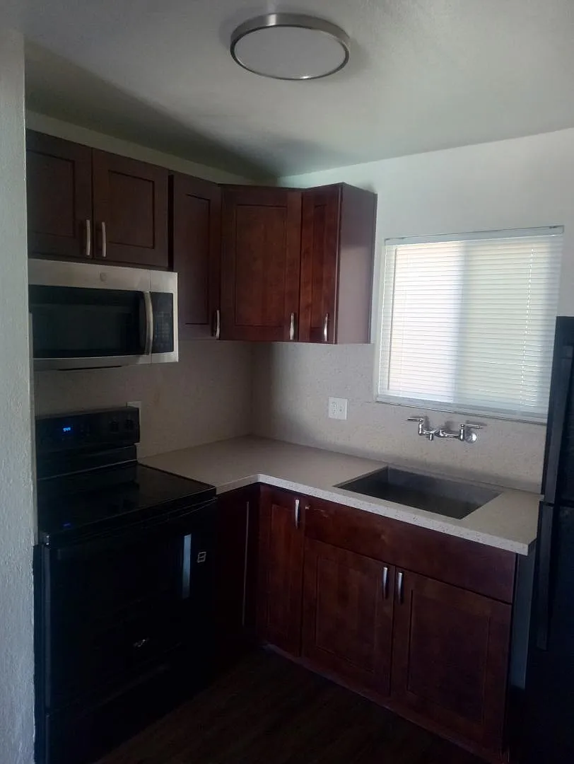 1881 Loma Vista St - 2 — Photo 3