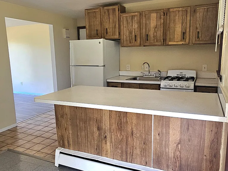67 Fairview Ave #2R — Photo 5