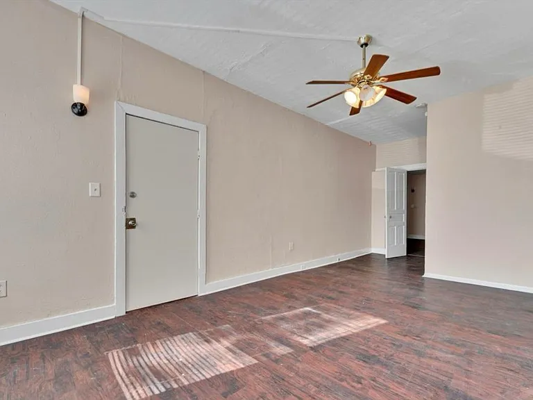 611 E Market St #1 — Photo 5