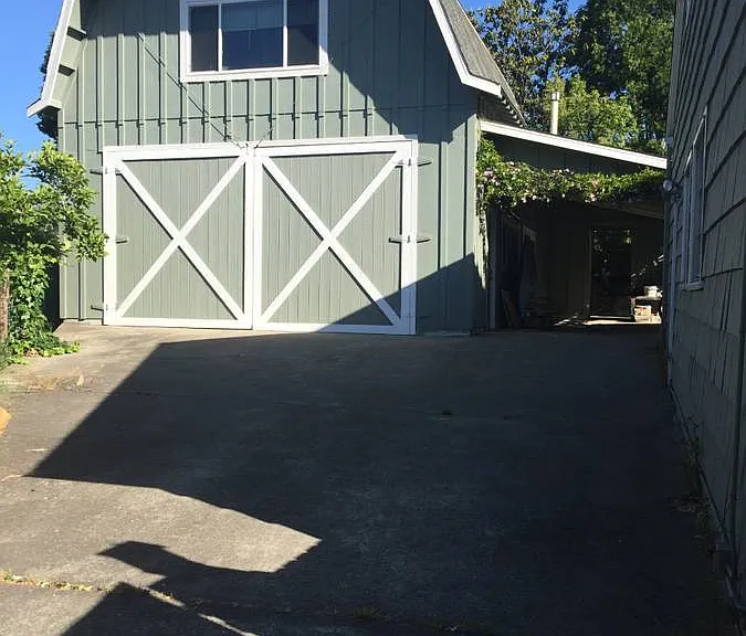 1150 James Pl #2 — Photo 1