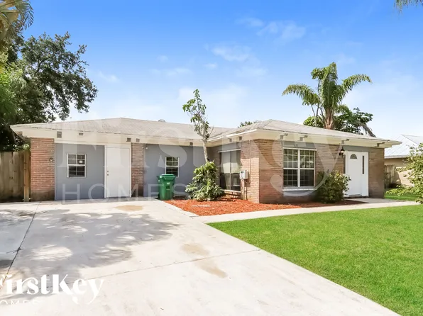 438 SE Streamlet Ave, Port Saint Lucie, FL 34983
