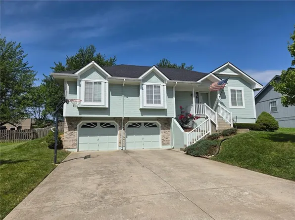 1534 NE Stonewood Dr, Lees Summit, MO 64086