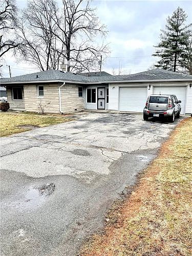 1st image of 922 E Castle Ave