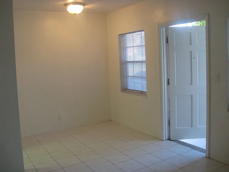 Royal Palm Apartments of Hollywood — Photo 15