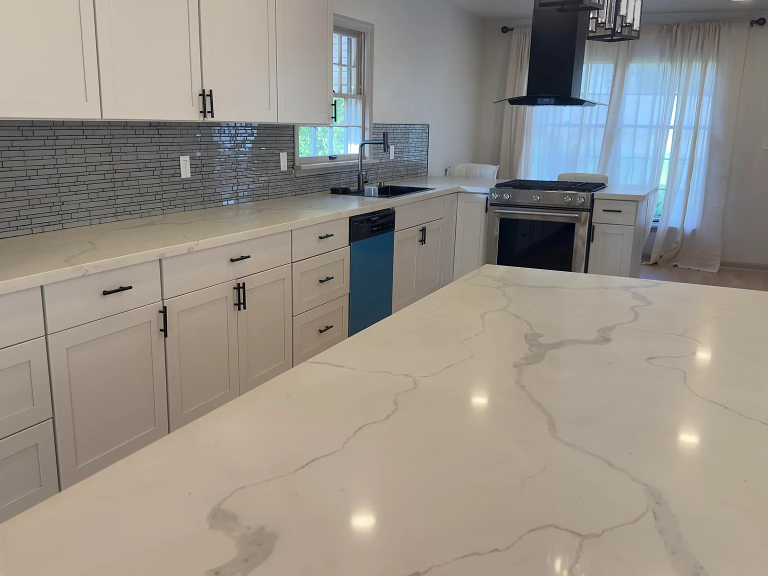 3 bed, 3.0 bath, 2170 sqft, $2,500 — Photo 4