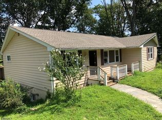 2 Saint Lo Pl, Hopatcong, NJ 07843