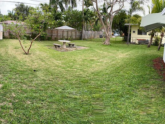 Fenced backyard great for dogs