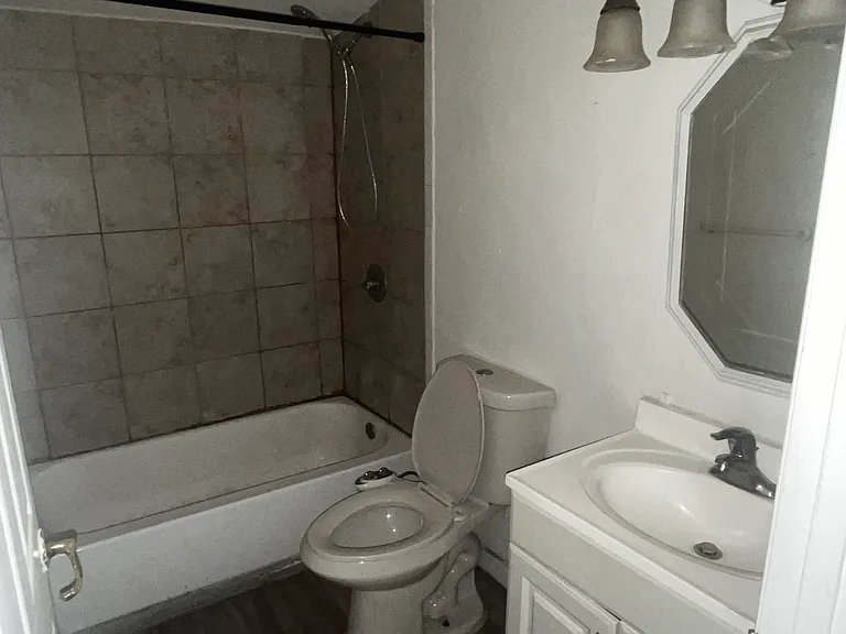 2735 Lucille St — Photo 7