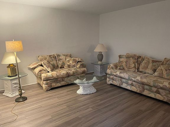 3rd image of 516 12th Ave NE APT 4