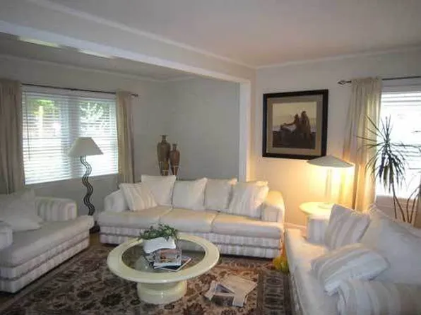 383 Long Hill Rd, Gillette, NJ 07933