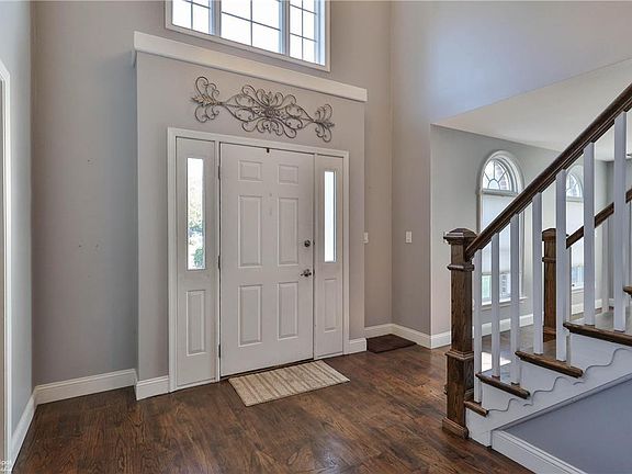 4th image of 1098 Laurel Dr