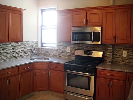 Rented by Avanguard Realty Corp | media 12