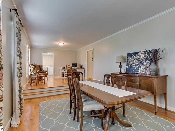 5th image of 208 Connecticut Dr