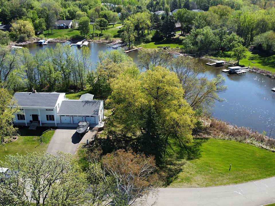 1st image of 3307 Island Dr NE