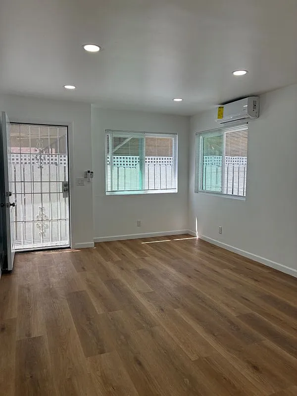 2 bed, 1.0 bath, 800 sqft, $2,650 — Photo 2