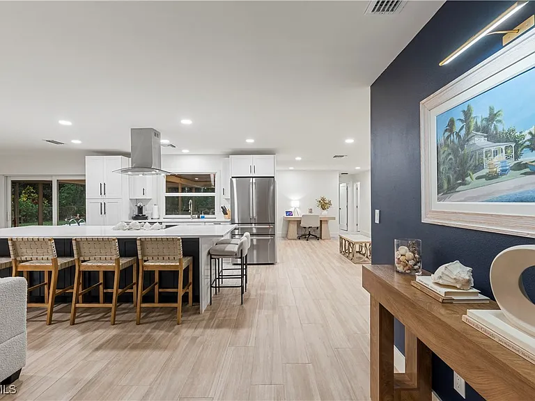 2412 La Salle Ave — Photo 42