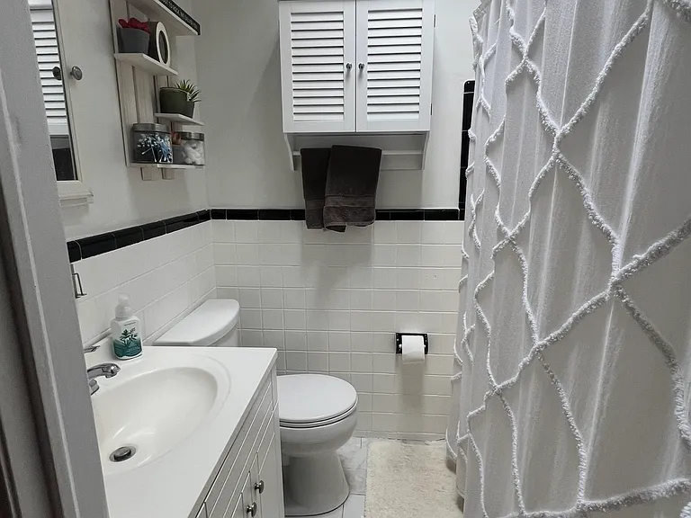 144 S Academy Ave — Photo 5