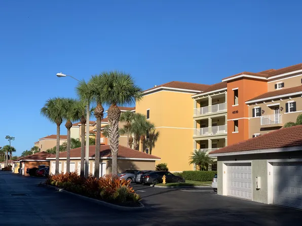 4500 Botanical Place Cir APT 405, Naples, FL 34112