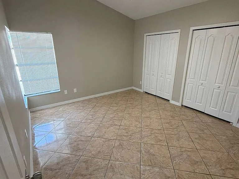 825 Grenadier Dr — Photo 11