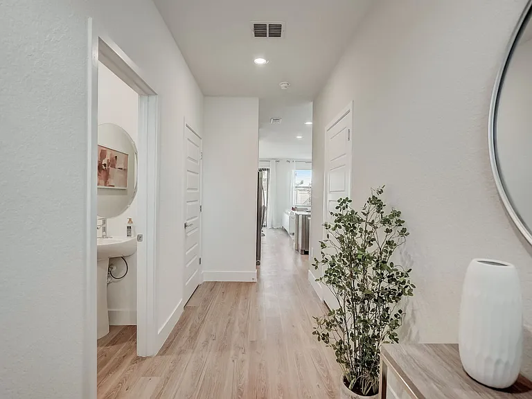 Stellar at Masters Avenue — Photo 23