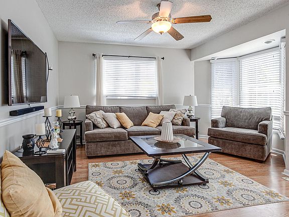 3rd image of 628 N Cedarwood Cir