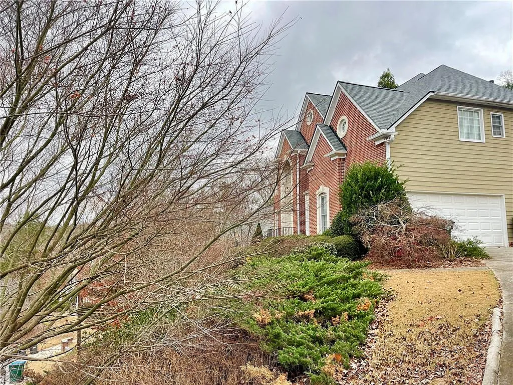 5 bed, 4.0 bath, 3246 sqft, $3,585 — Photo 2